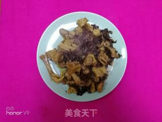 木耳焖咸鸡的做法