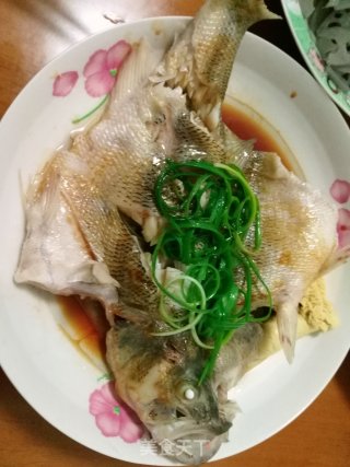 清蒸鲈鱼原滋原味的做法