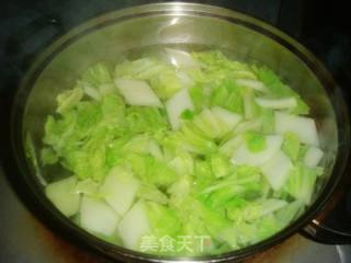 白菜木耳炖粉皮的做法步骤：1