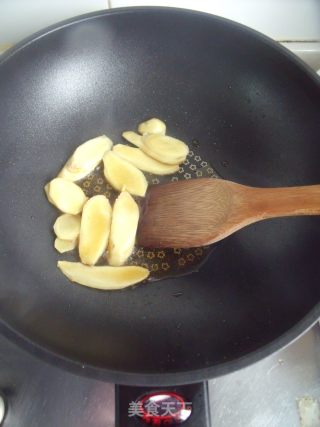 冬季进补的台式滋补菜------姜母鸭的做法步骤：2