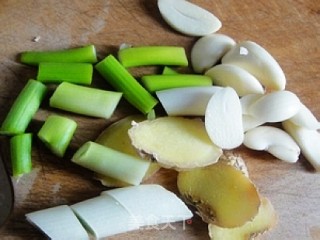 冬笋肉汤的做法步骤：1