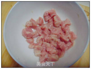 猪肉芹菜丁的做法步骤：3