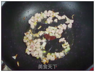 猪肉芹菜丁的做法步骤：6