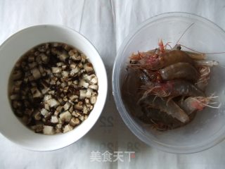 鲜虾香菇大米粥的做法步骤：1