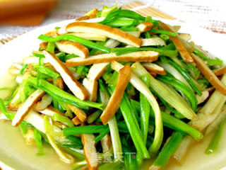 芹菜炒香干的做法