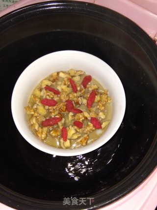 核桃炖鸡蛋的做法