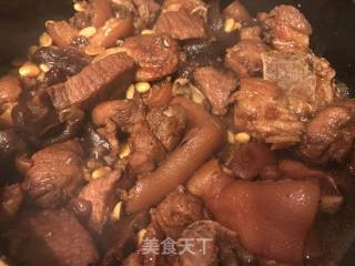 黄豆香菇焖猪脚的做法