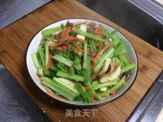 芹菜鸡心丝的做法