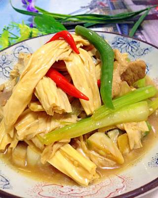 腐竹烧肉片的做法