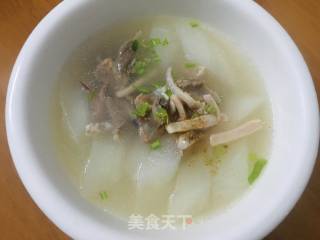 鱿鱼干萝卜排骨汤的做法