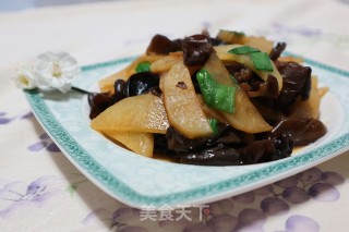 黑木耳炒雪莲果的做法