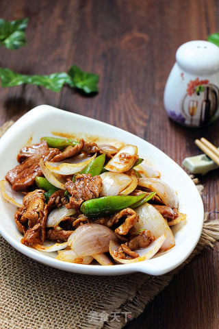 洋葱炒牛肉的做法