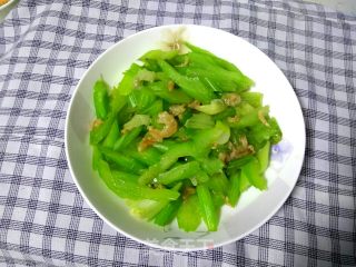 海米芹菜的做法