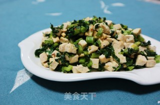 萝卜缨炒豆腐的做法