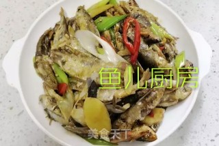 大葱焖小白条──“鱼儿厨房”私房菜