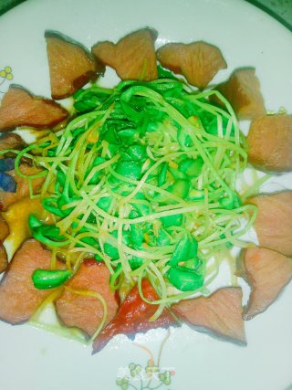 腊肉炒黑豆芽的做法