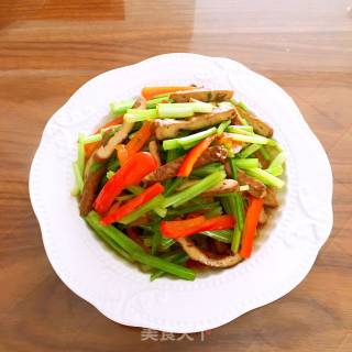 芹菜炒香干的做法