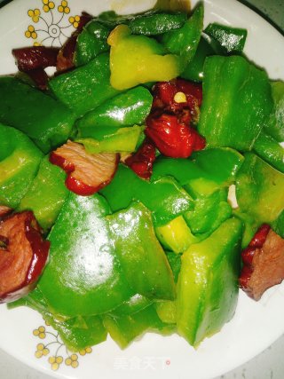腊肉炒柿子椒的做法