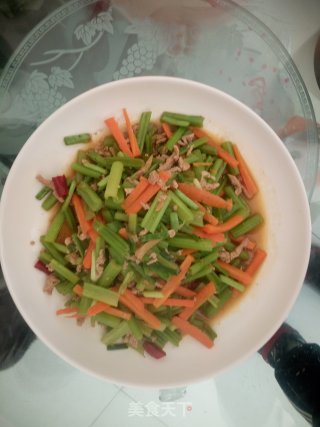芹菜炒肉丝的做法
