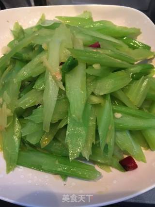 素炒西芹的做法