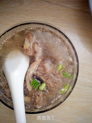 墨鱼排骨汤的做法