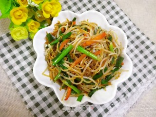 韭菜炒豆芽的做法
