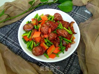 蒜苔胡萝卜炒腊肠的做法