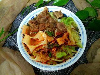 香辣牛肉宽面条的做法