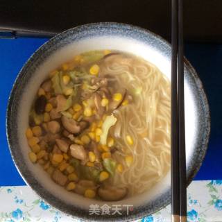 香菇鸡肉面的做法