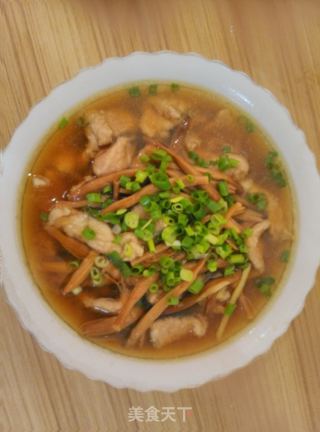 黄花肉片汤的做法