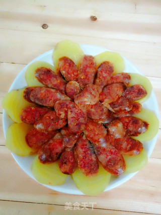 土豆蒸腊肠的做法