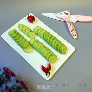 黄瓜水果拼盘的做法