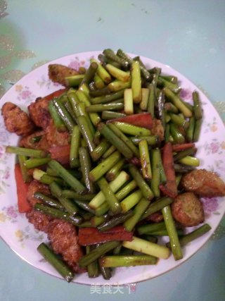 土豆丸子炒蒜苔的做法