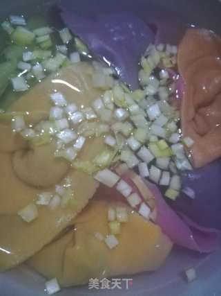 多彩元宝水饺的做法