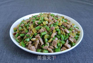 酸菜豆角炒肉丁的做法