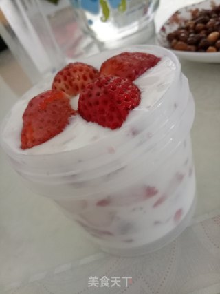 草莓大粒酸奶的做法