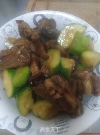 腊肉烧排骨的做法