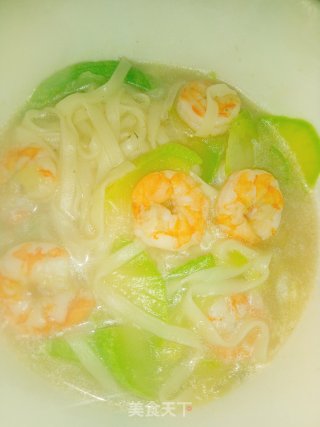 西葫芦虾仁原汤面的做法