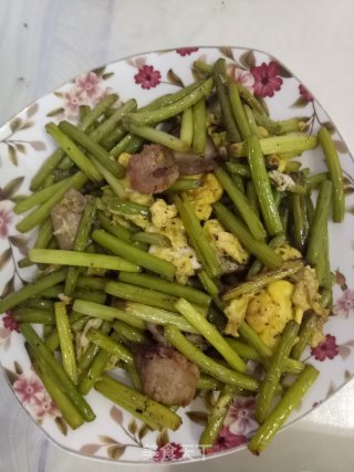 小炒蒜薹的做法