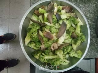 西兰花炒肉片的做法
