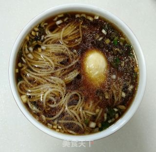 麻油卧蛋面的做法