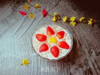 芒果草莓西米露的做法