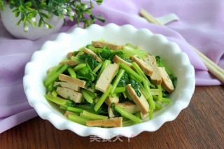芹菜炒豆干的做法