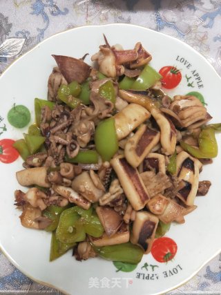 鱿鱼炒青椒的做法