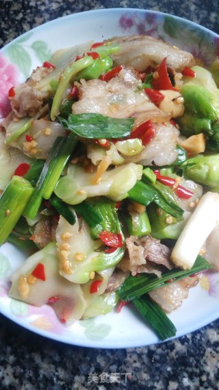 回锅肉炒儿菜的做法