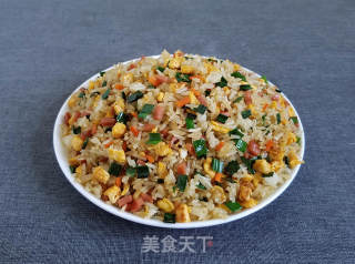 脆皮肠鸡蛋炒饭