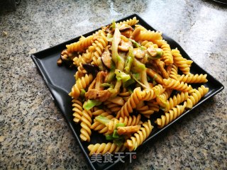 蘑菇鸡肉意面的做法