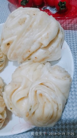 葱香芝麻花卷的做法