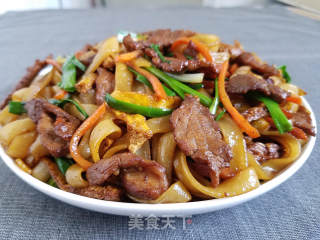 黑椒味瘦肉炒河粉的做法