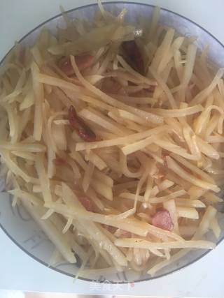 土豆丝炒腊肉的做法